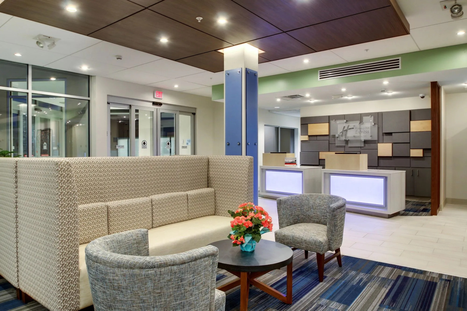 Holiday Inn Express & Suites Galesburg by IHG