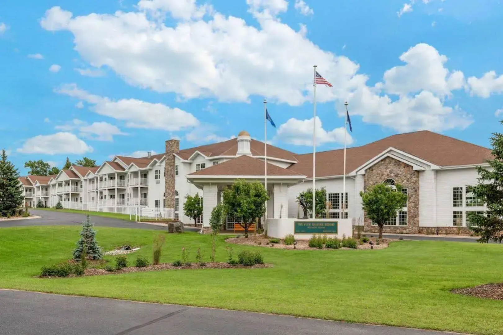 Four Seasons Island Resort