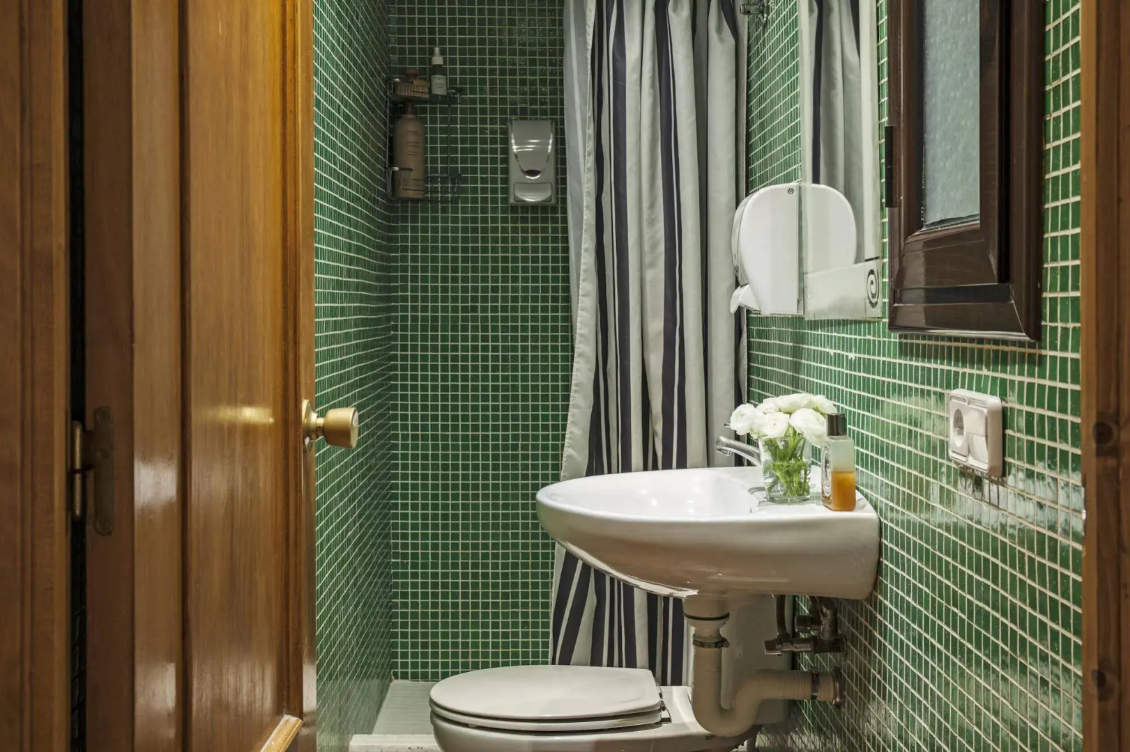 AinB Las Ramblas-Guardia Apartments