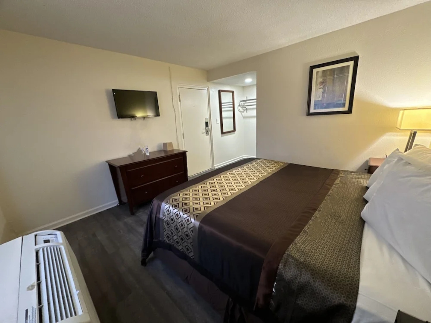 James River Inn & Suites