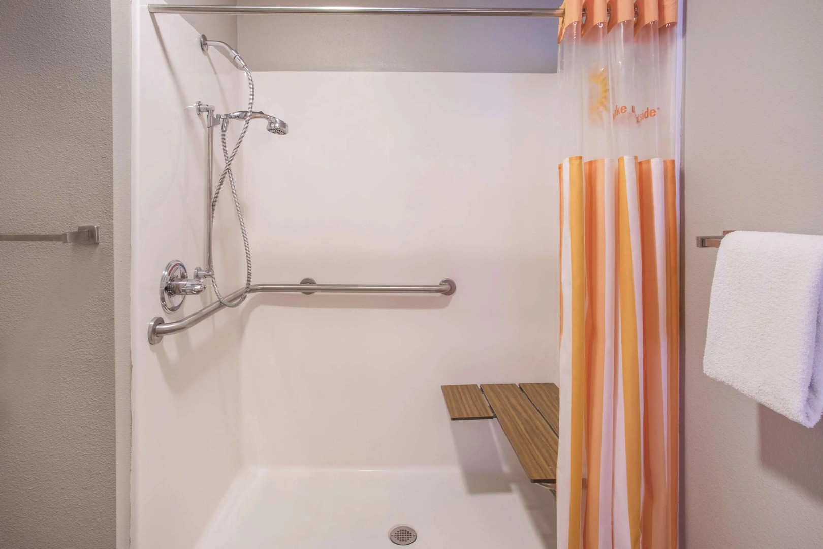 La Quinta Inn & Suites by Wyndham O'Fallon, IL - St. Louis