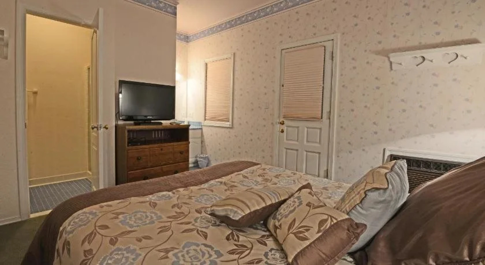 All Aboard Cafe and Inn