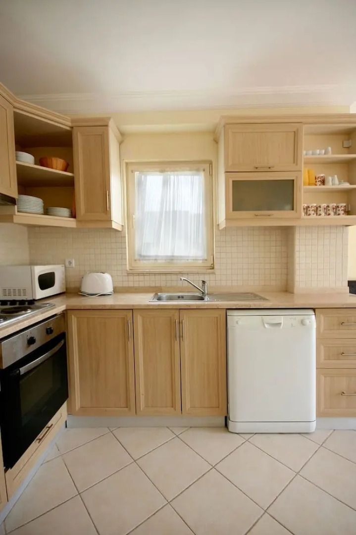 Important Group Turqouise Homes Beryl