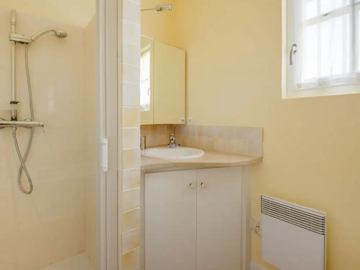 Secluded Holiday Home in Rustrel With Swimming Pool