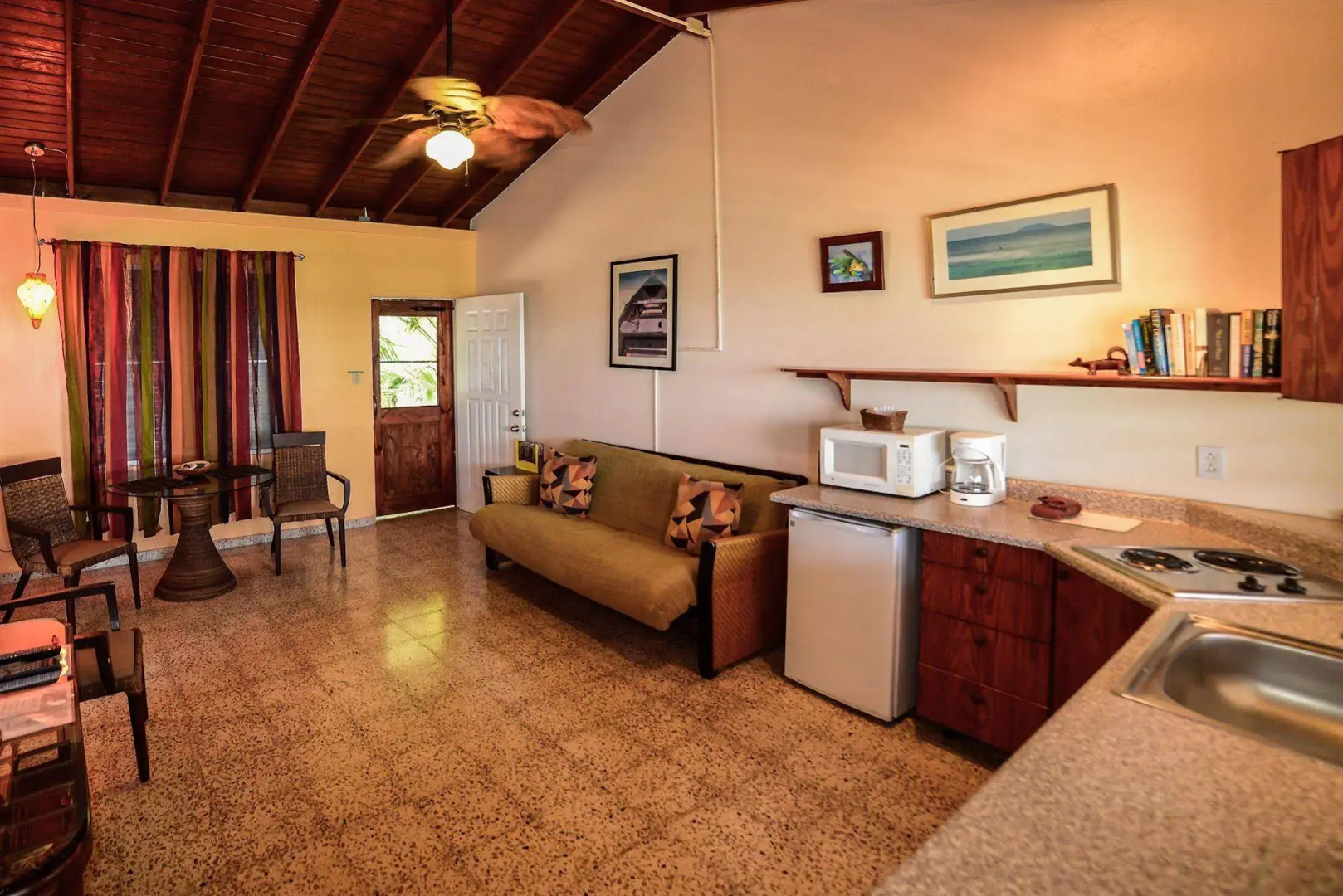 Lemontree Oceanfront Cottages