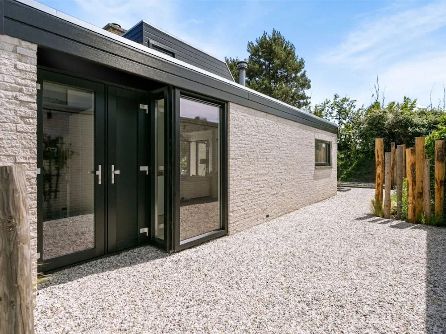 Stylish Holiday Home in Ouddorp near Beach