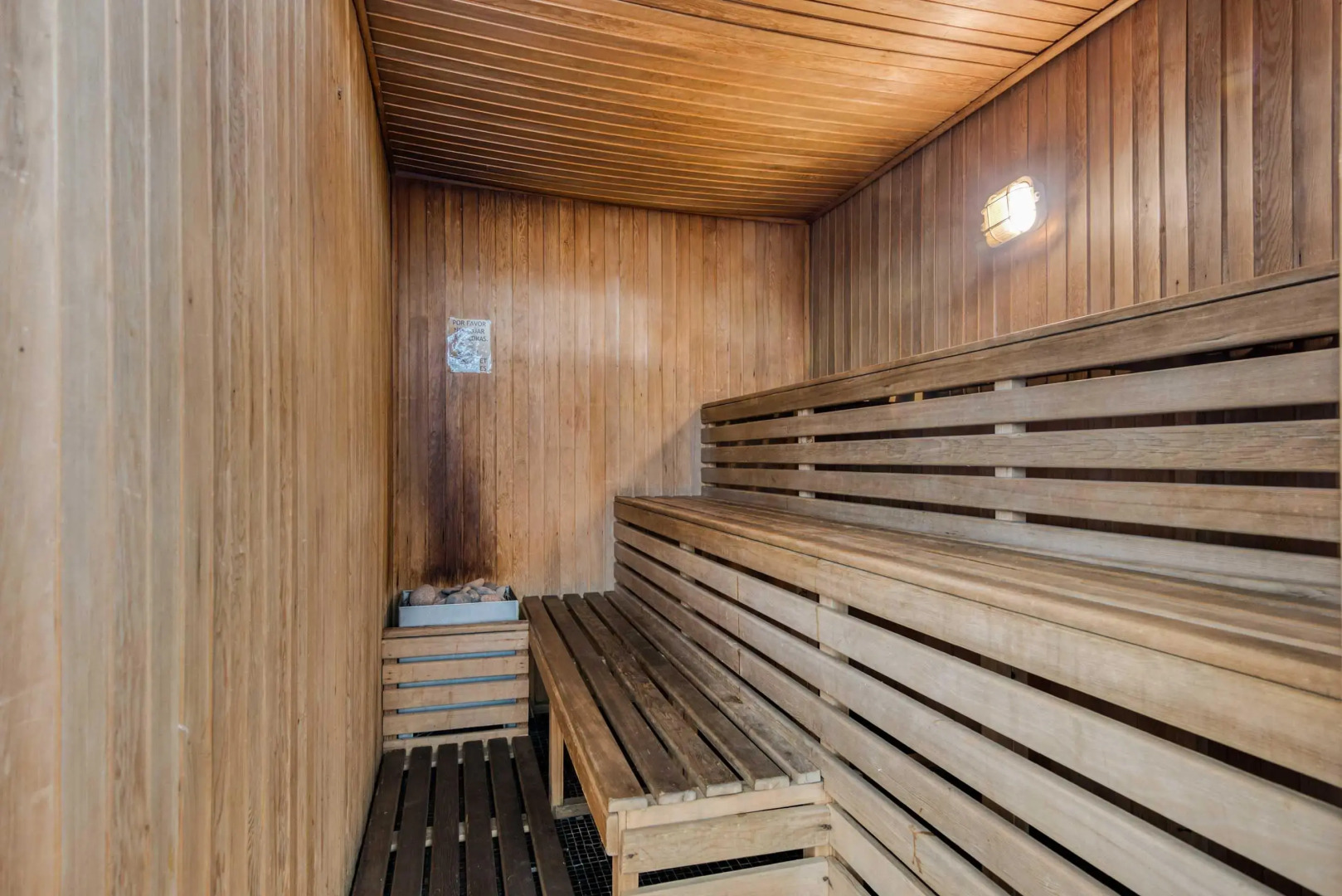 Broadway Hotel & Suites