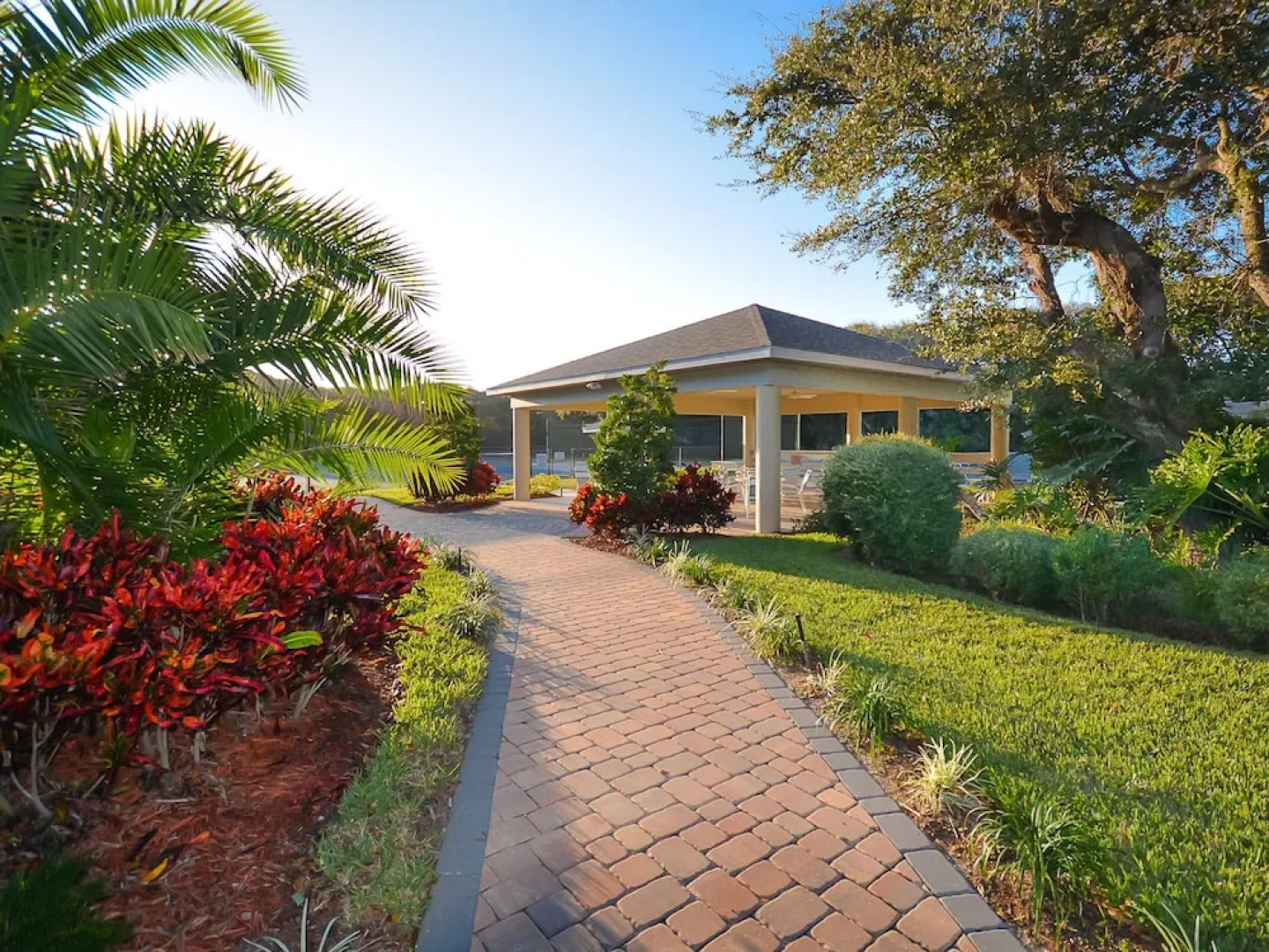 Tastefully Decorated Sea Woods Veranda Close to Pool Fitness Room Sv162