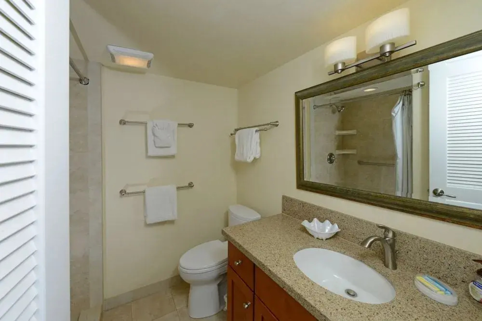 Kaleialoha #204 1 Bedroom 1 Bathroom Condo by Redawning