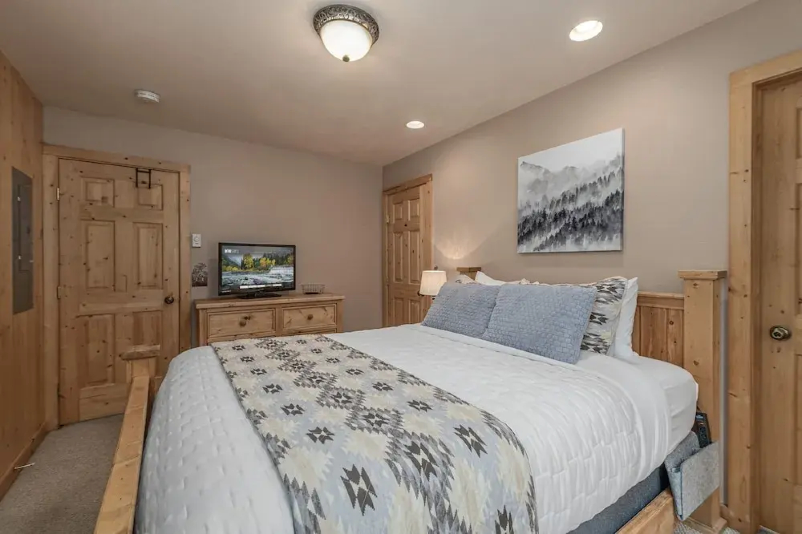 Pine River Retreat 2 Bedroom Home by RedAwning