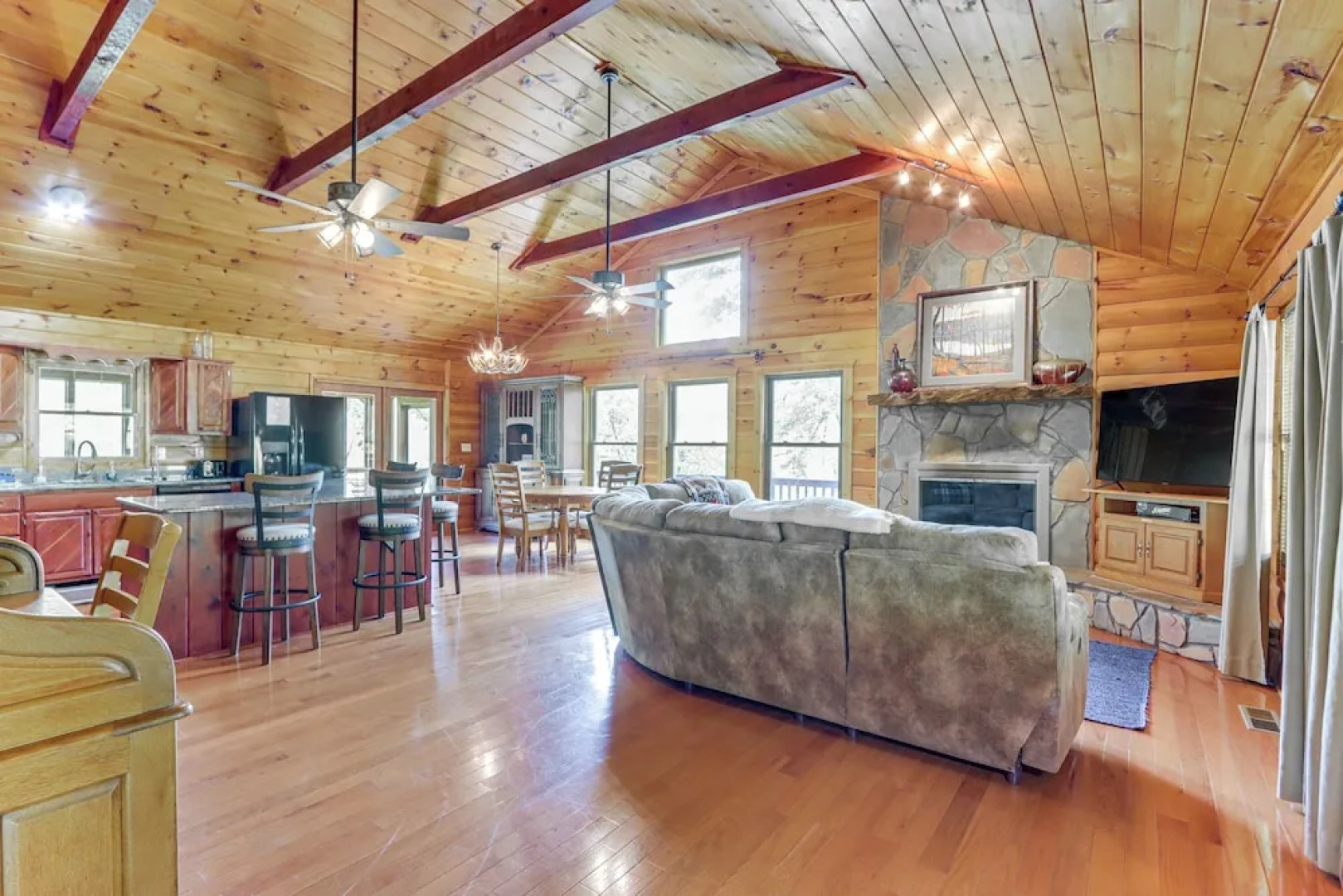 Riffle Run Cabin: River Access, Hot Tub, Game Room