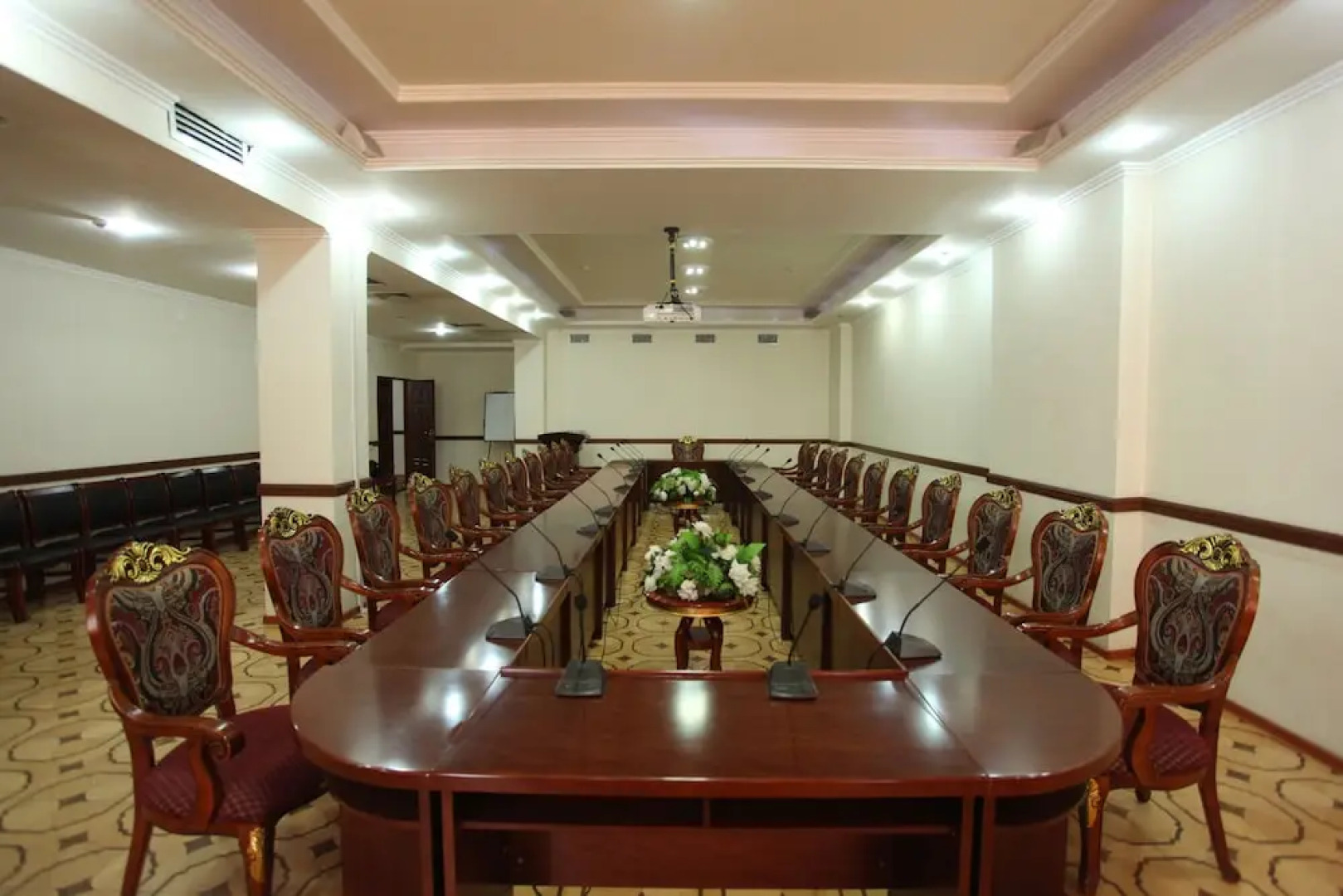 Гулистан Тур