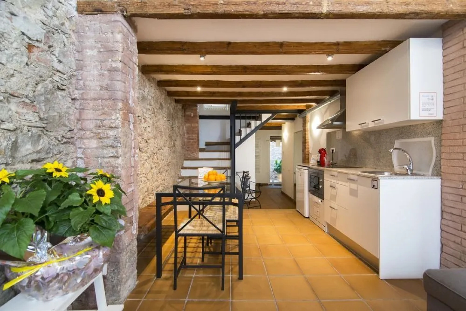 Happy People Ramblas Harbour