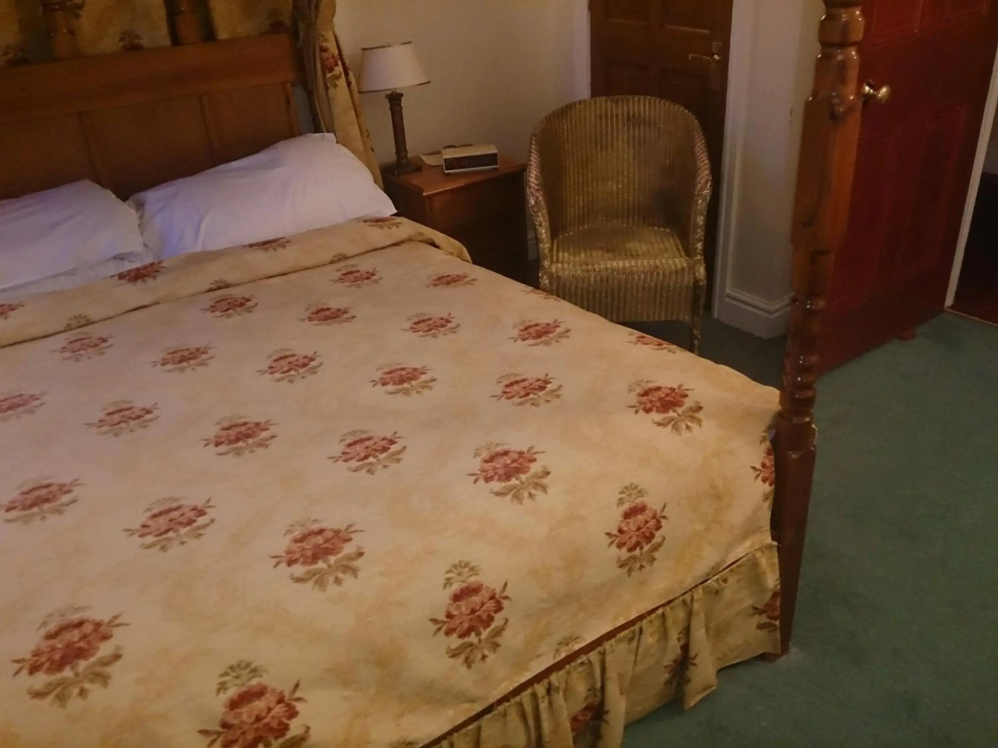 OYO Rose & Crown Hotel