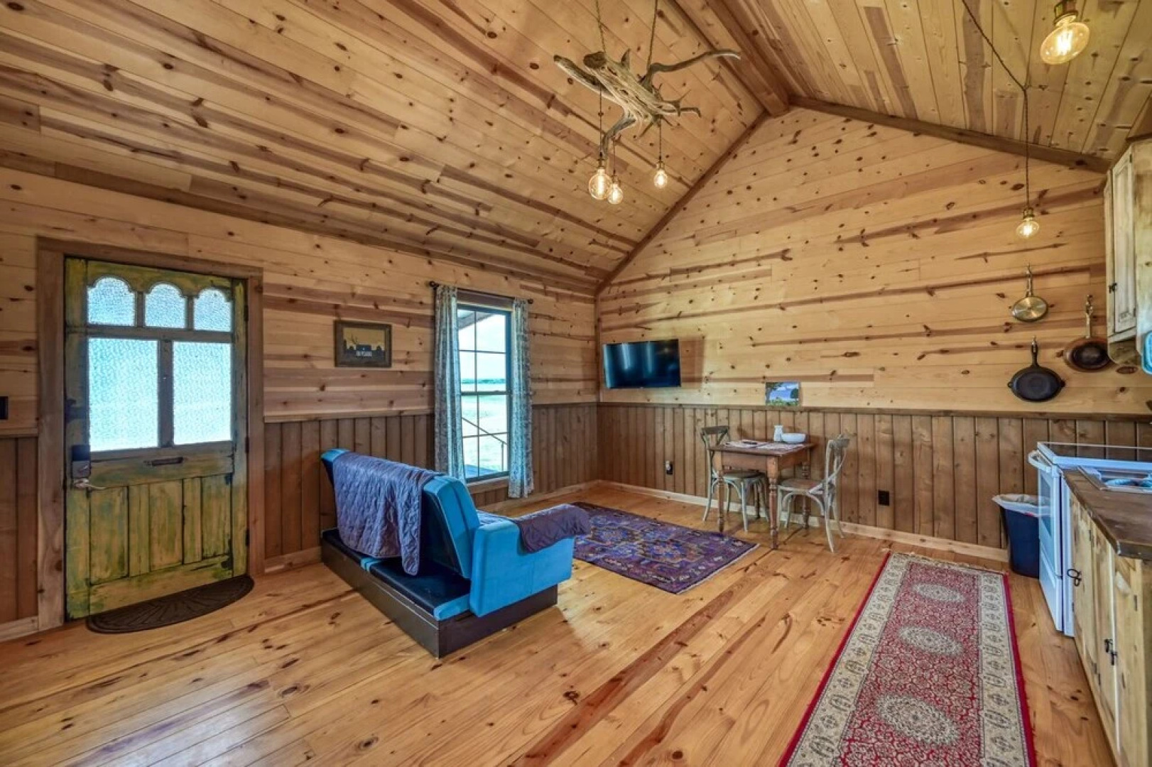 Cozy Cabin in the Heart of 290 Wine Trail