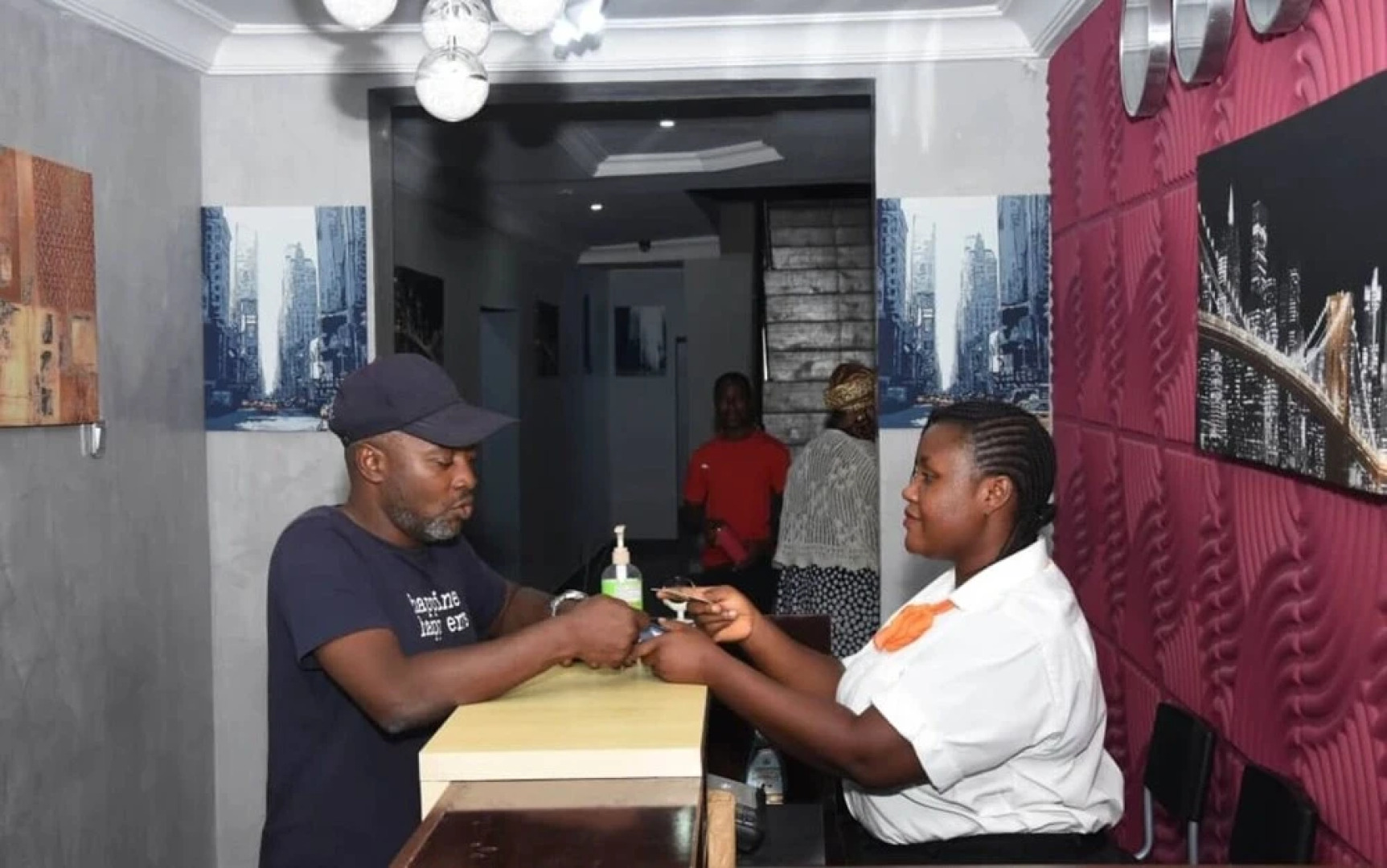 Beautiful 1 Bed, Living Room in a Hotel Penthouse