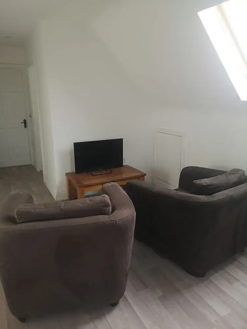 3 bed House With 2 Living Areas and 2 Bathrooms