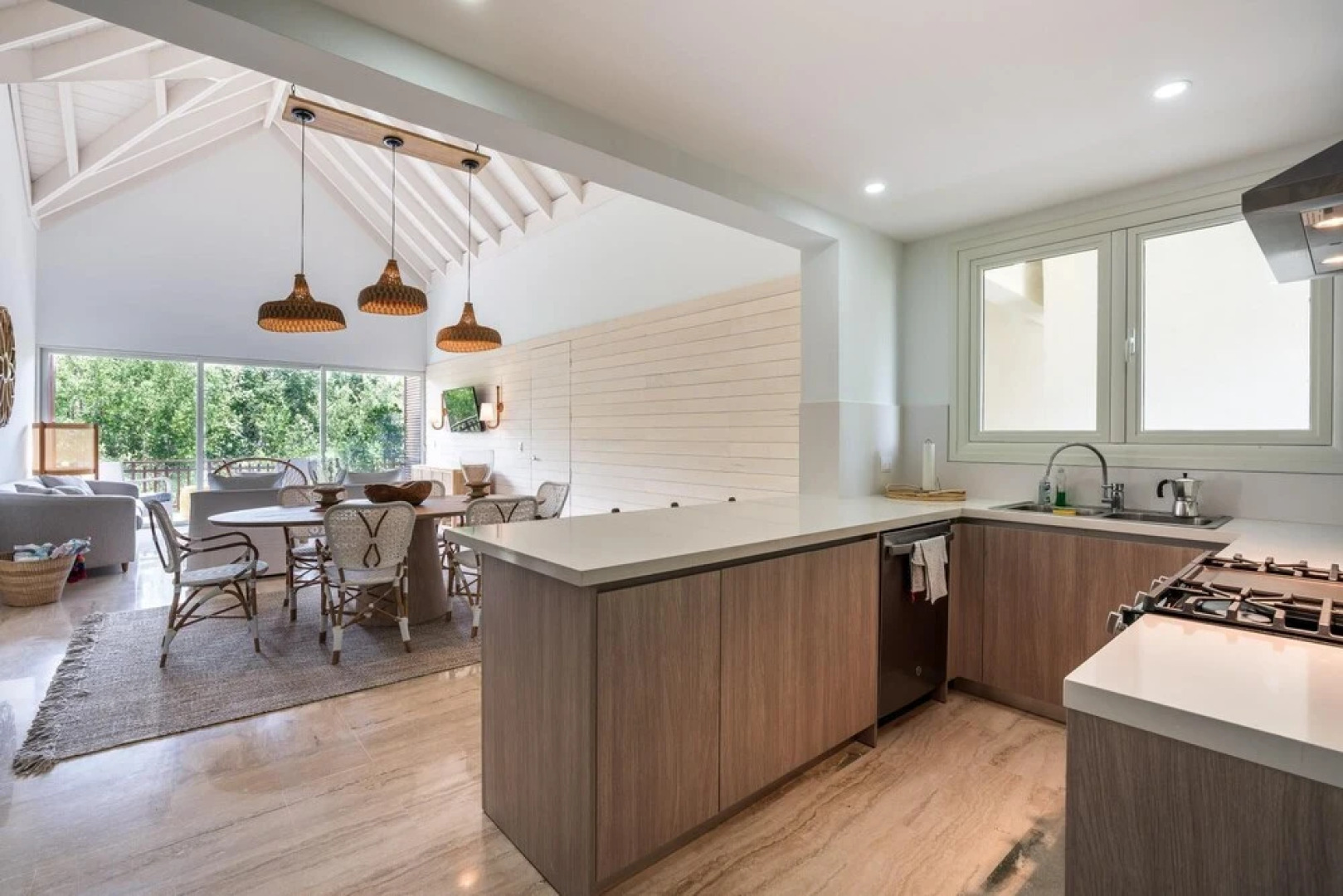 Relaxing El Portillo 2BR Apt