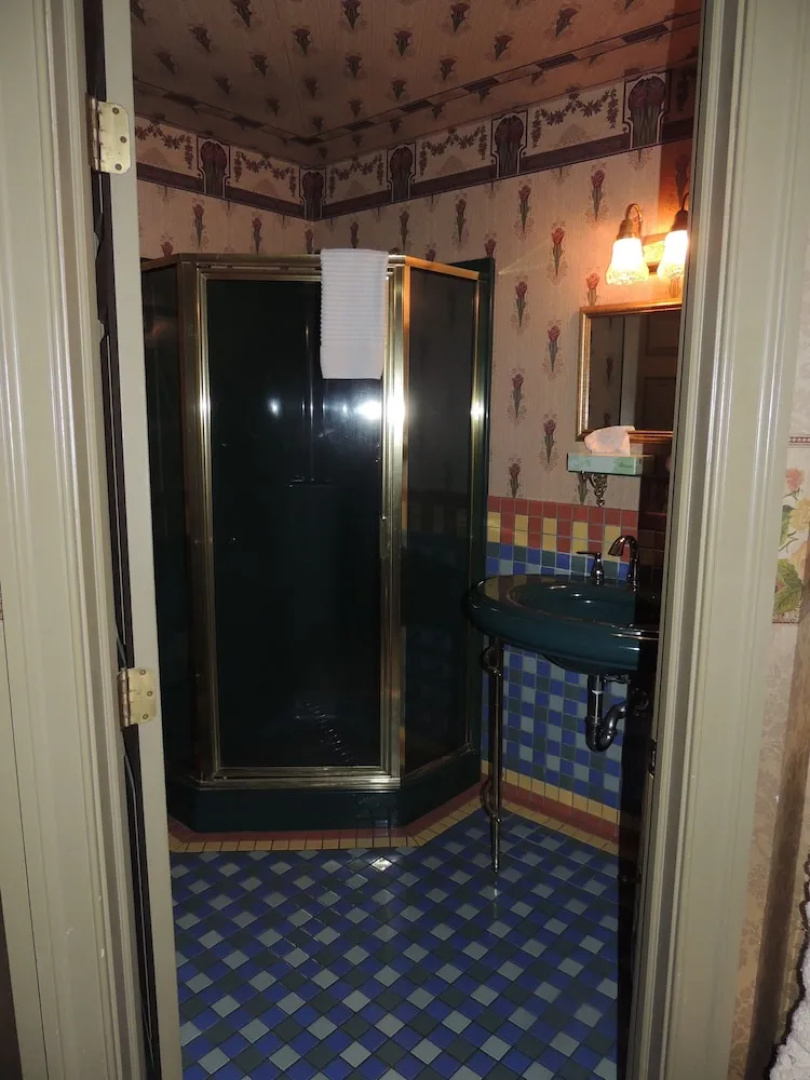 Historic Farnsworth House Inn