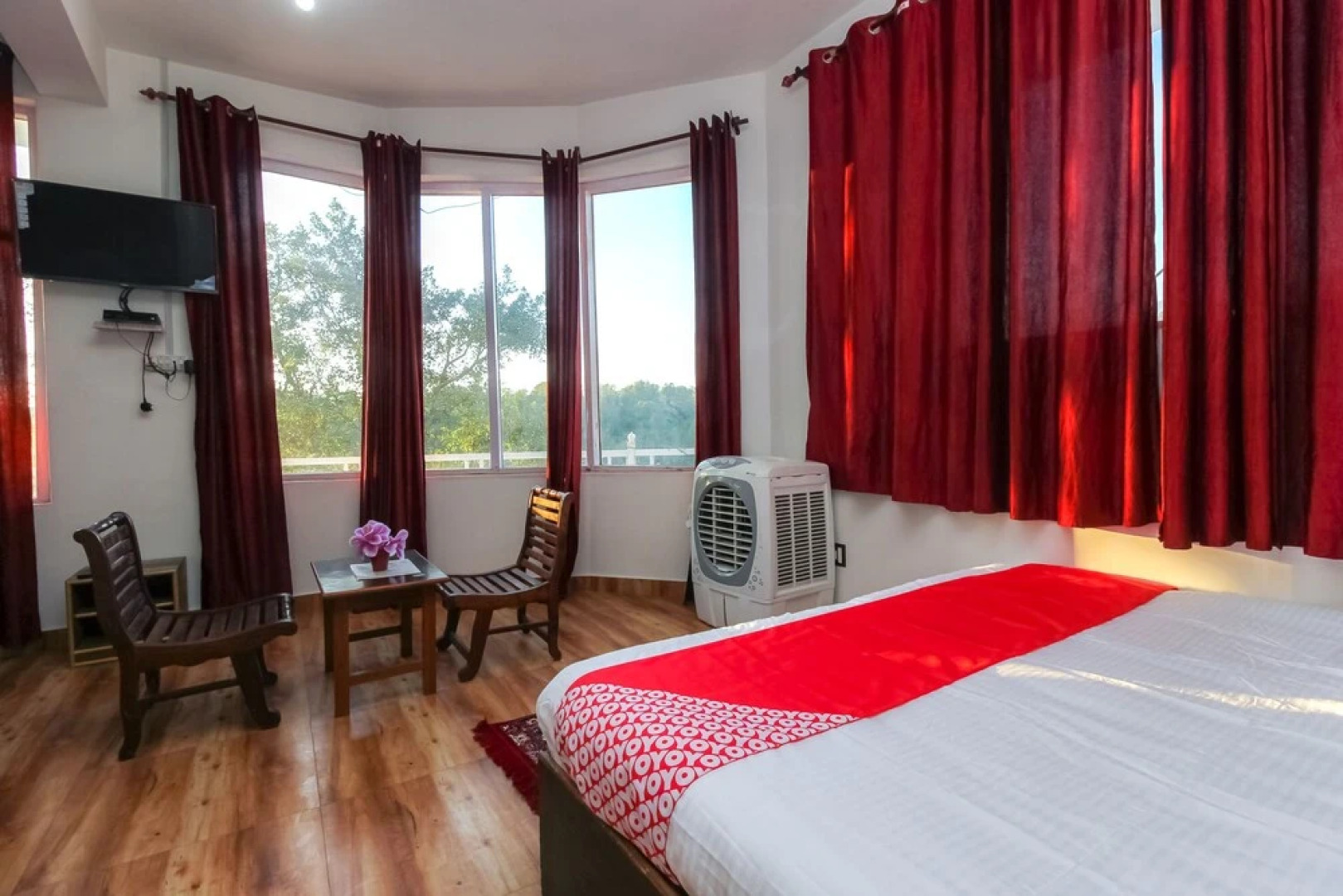 Aqua Waterfall Hotel