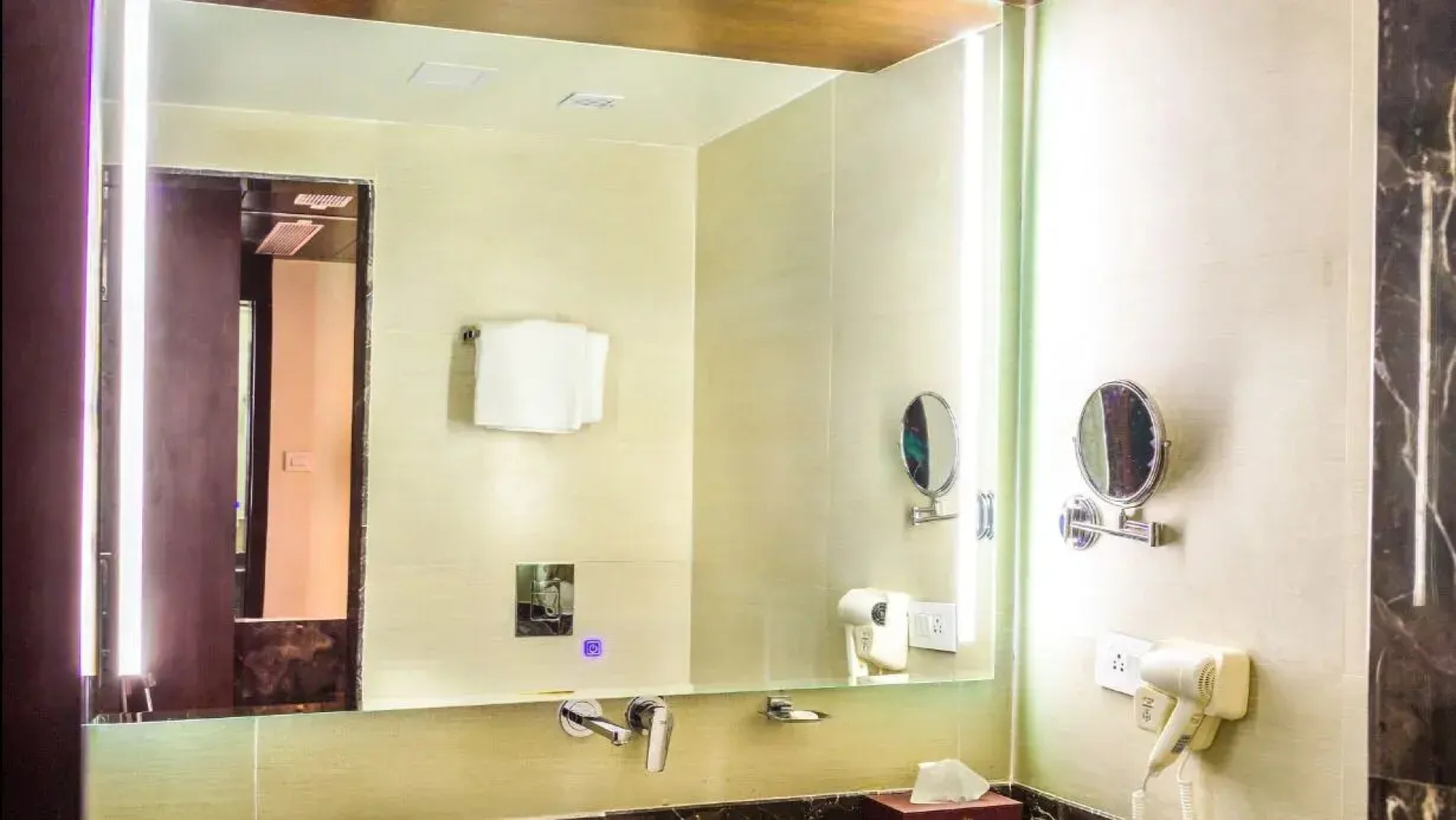 Hotel Bravia Pancheel - By Satguru