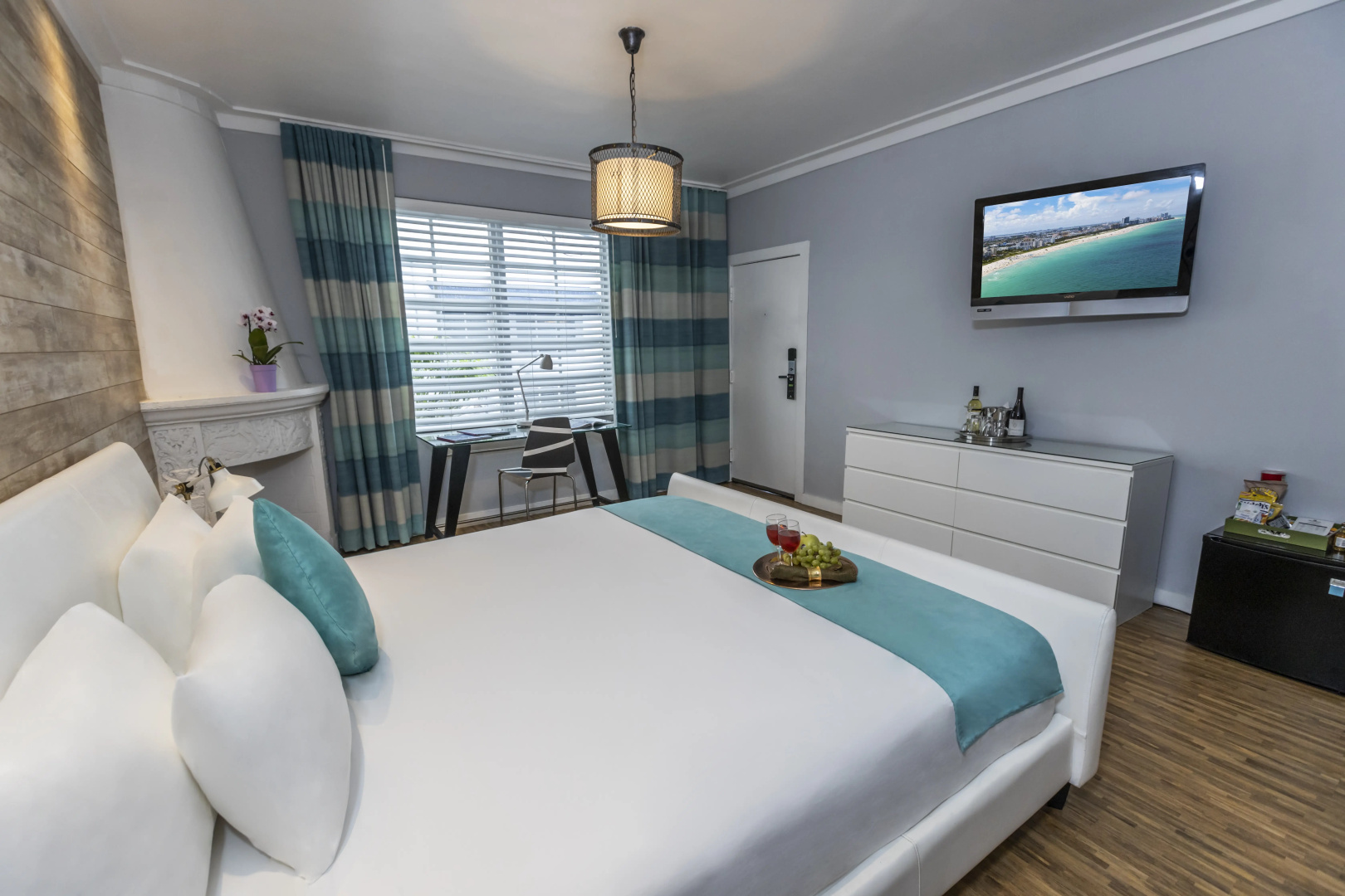 Chesterfield Hotel & Suites