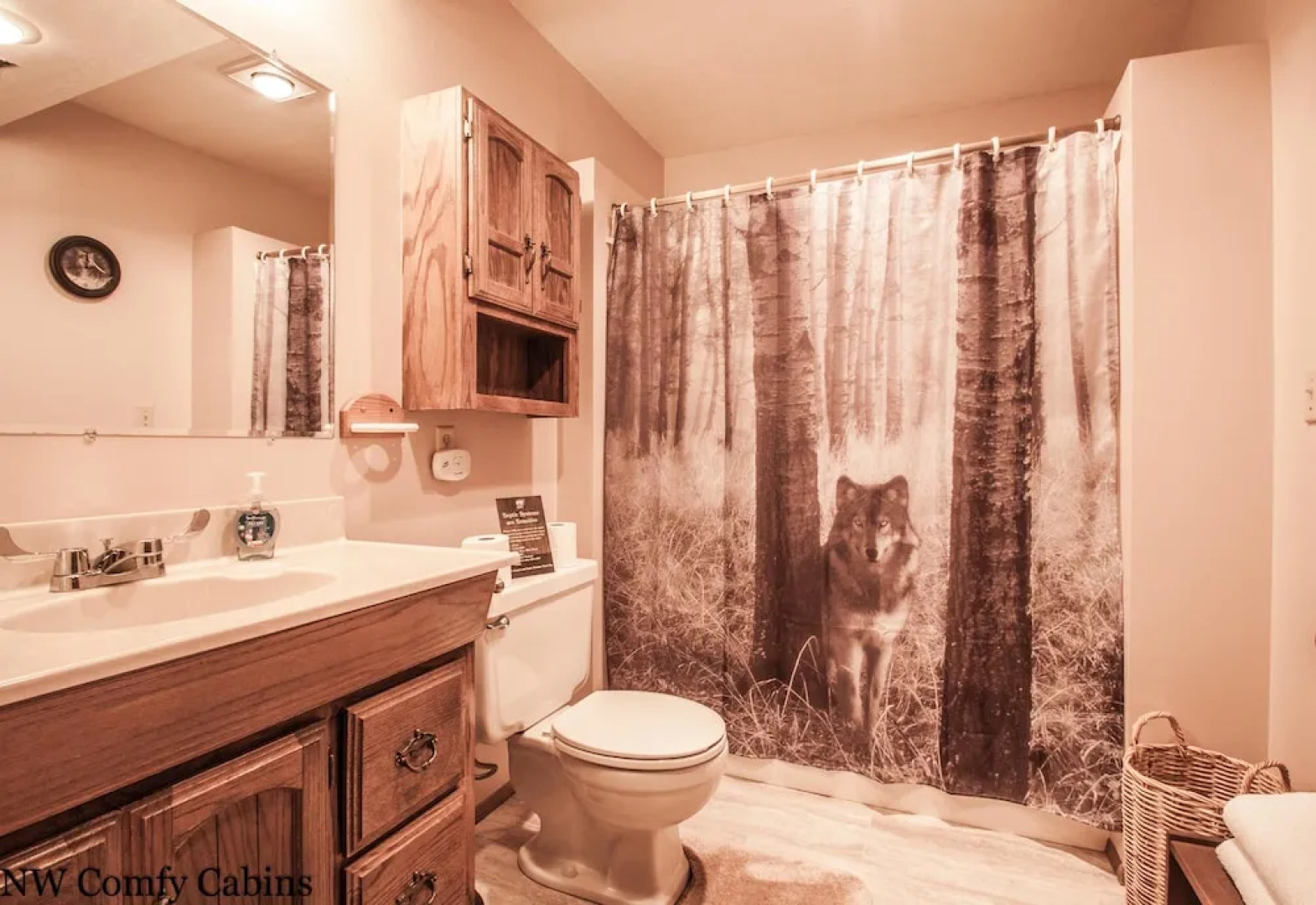 Whispering Winds Apartment 3 NW Comfy Cabins