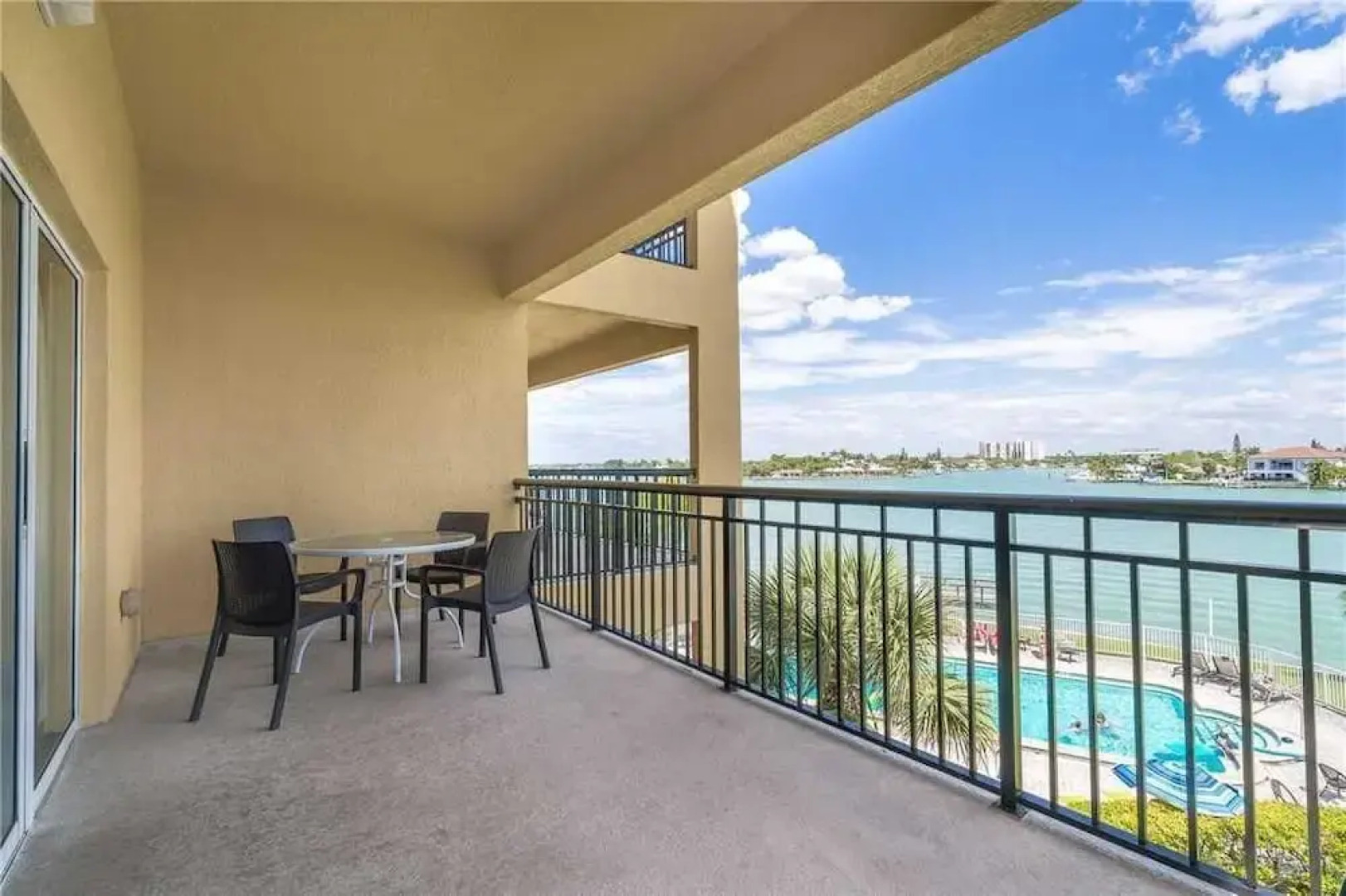 209 - Palms of Treasure Island