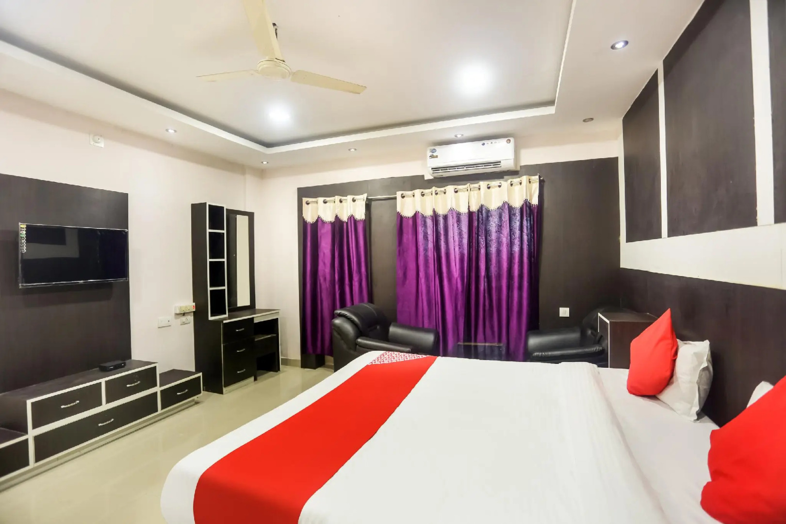 Capital O 61018 Sri Krishna Guest House