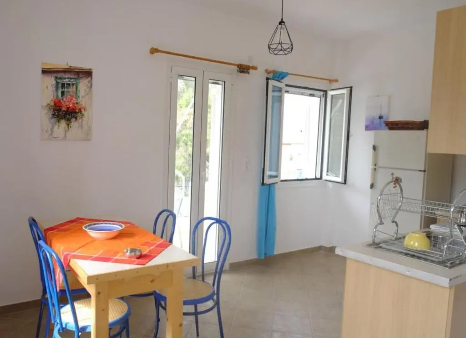 Apartment with sea view and balcony 60m from beach