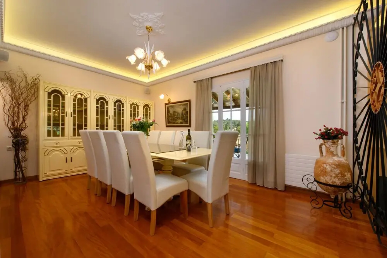 Grand Villa Roubana
