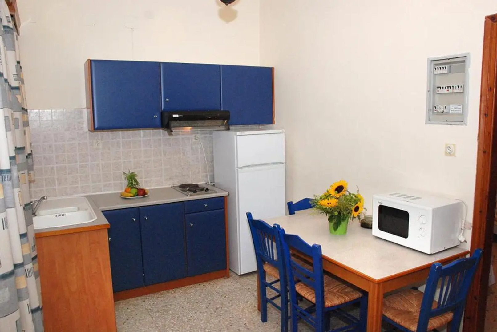 Koukounaria Hotel & Suites