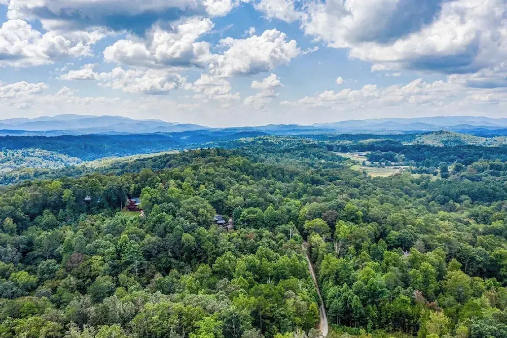 Gorgeous & Secluded 3 BDR Cabin in Mineral Bluff!