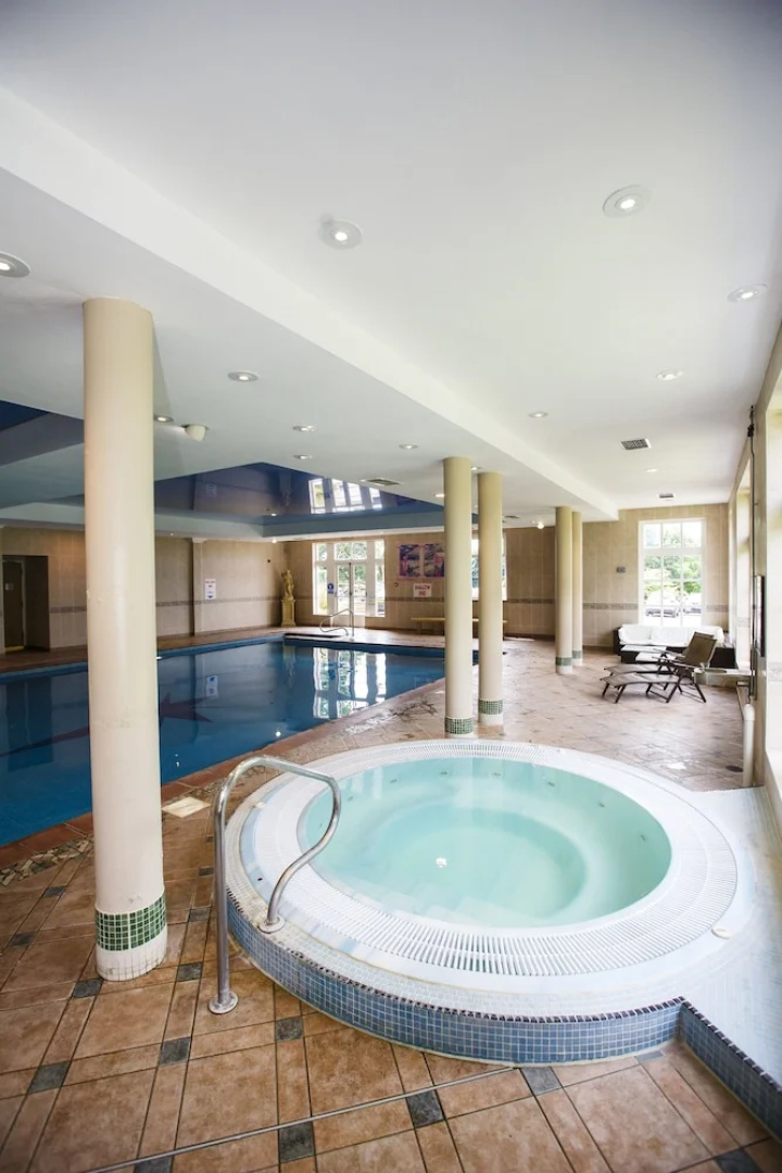 Shaw Hill Hotel Golf And Country Club