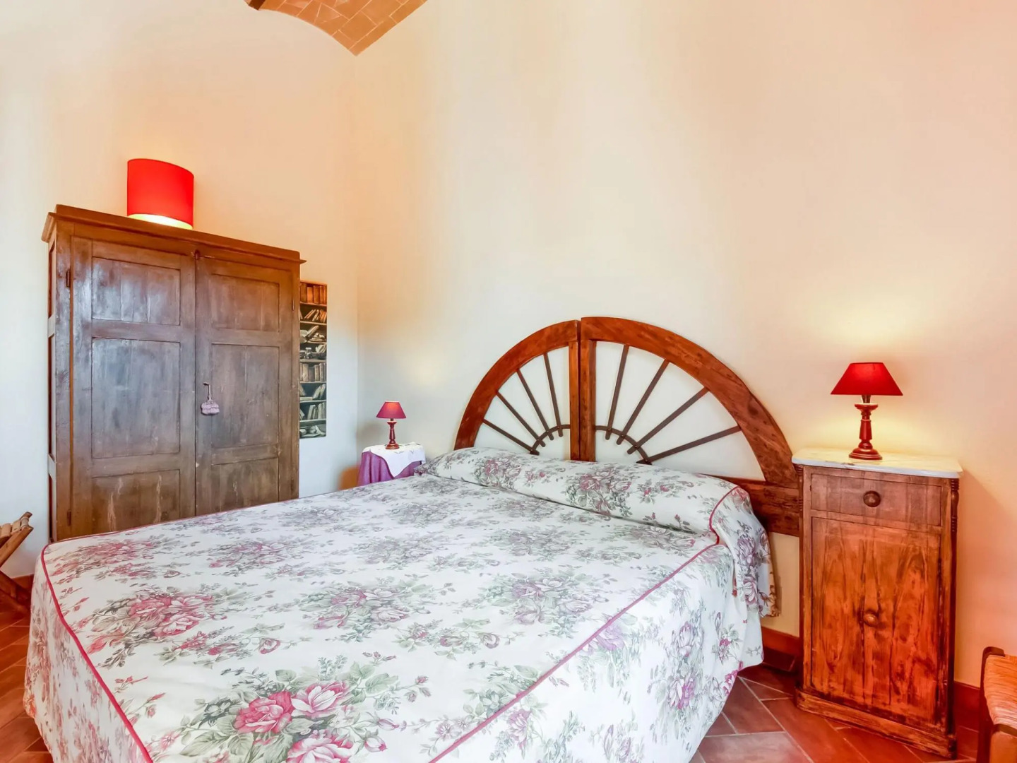 Boutique Cottage in Poggibonsi with Pool