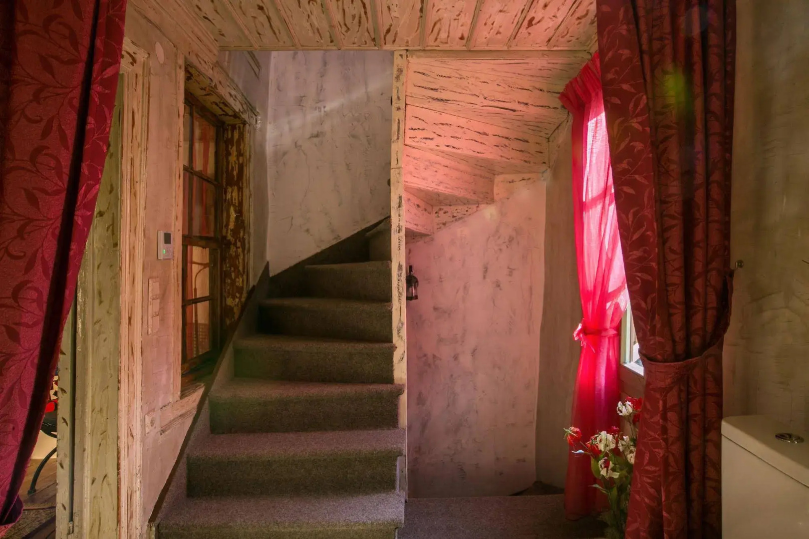 Classic Villa Ottoman