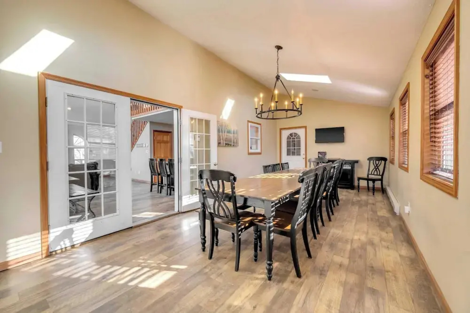 Pocono Pinnacle by Avantstay Steps to the Lake, Game Room, Large Deck