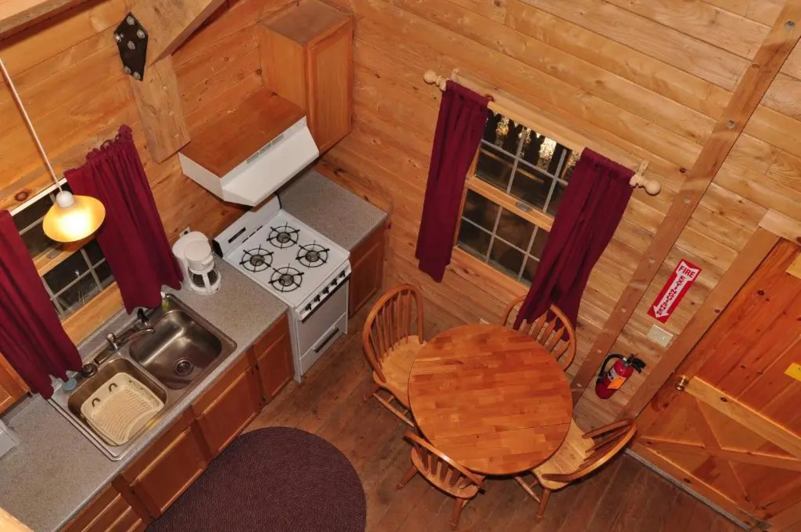Tranquil Timbers Deluxe Cabin 6