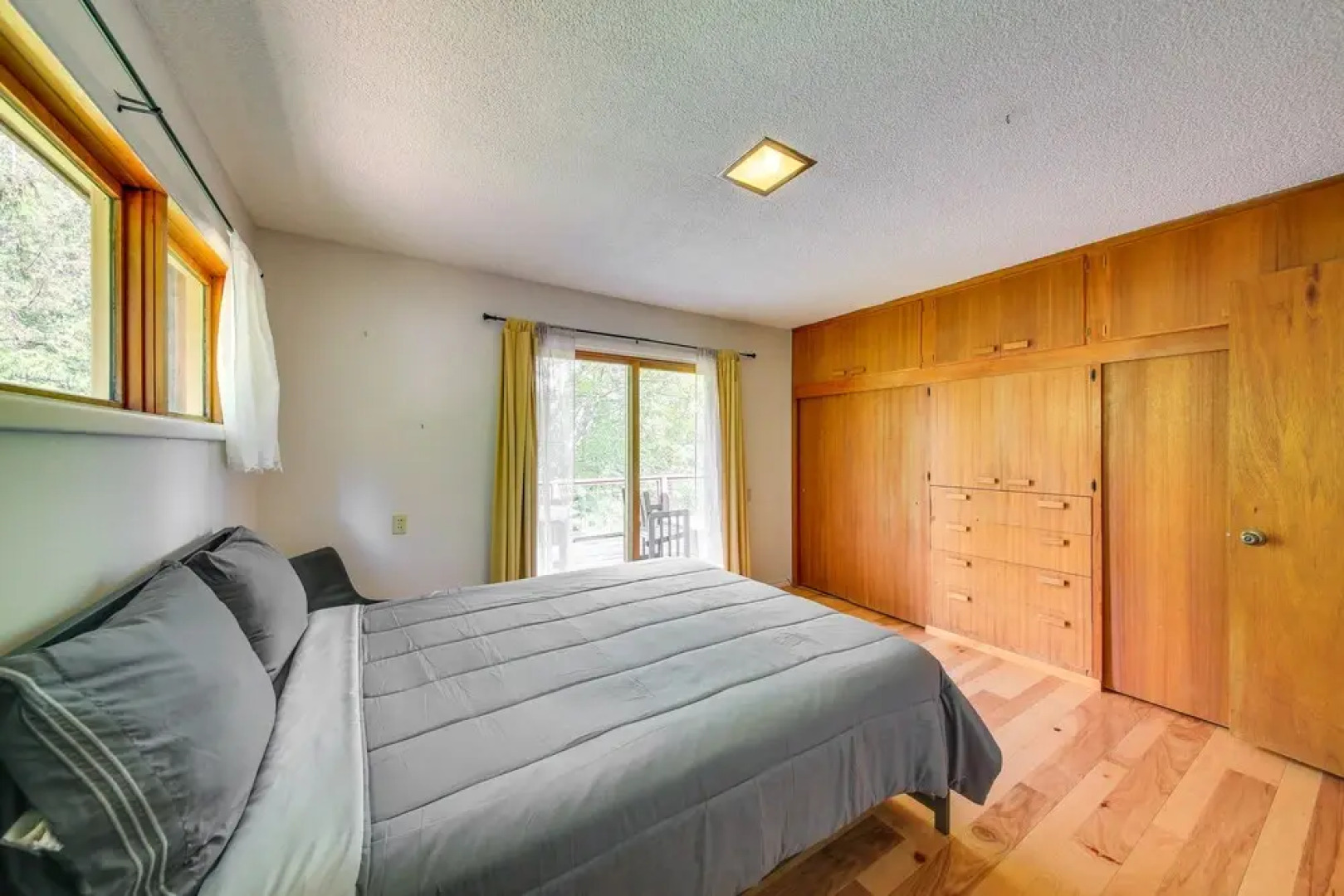 12 Mi to Schweitzer: Spacious Home w/ Deck!