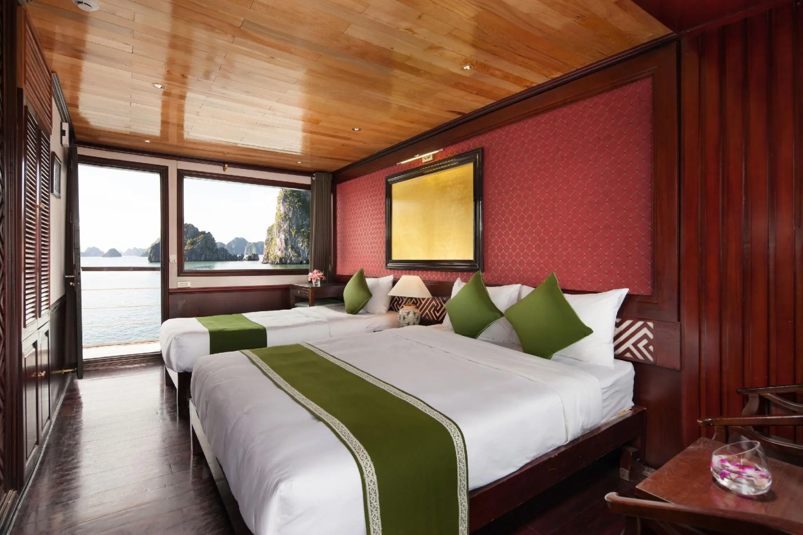 Garden Bay Premium Cruise