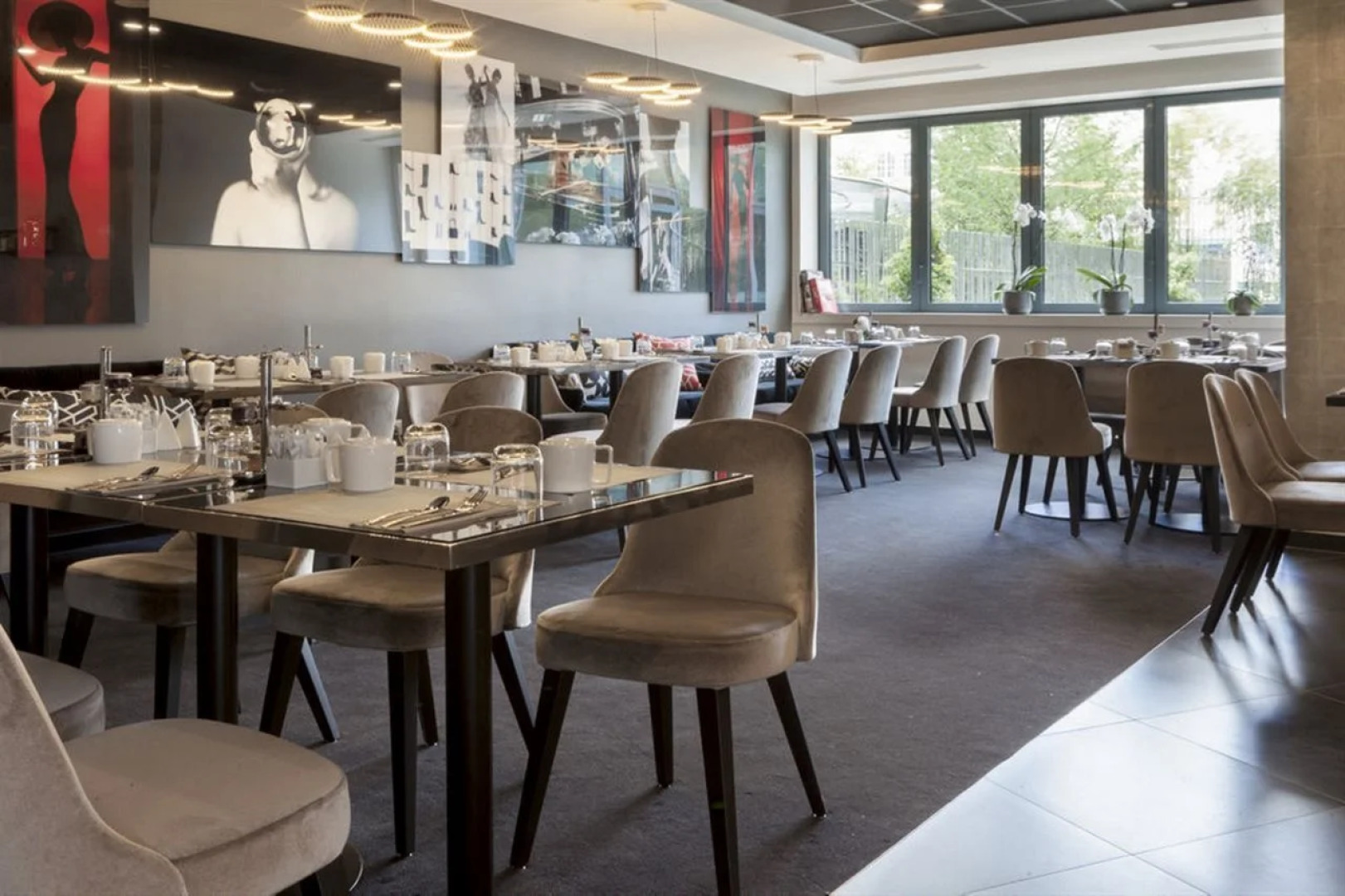 AC Porte Maillot Hotel