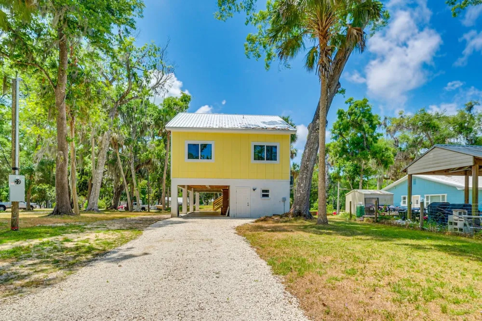 Stilt-style Cottage < 1 Mi to Downtown Yankeetown!