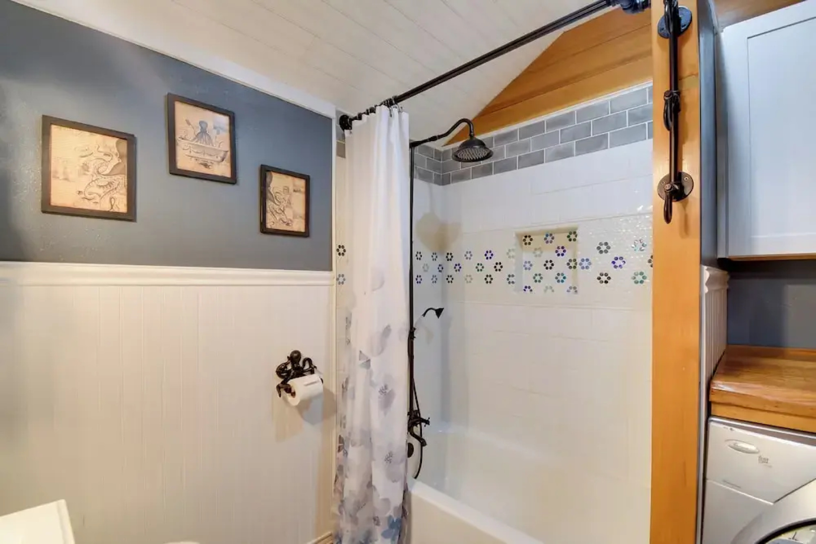 Ocean-themed Westport Home: Bike to Ocean!