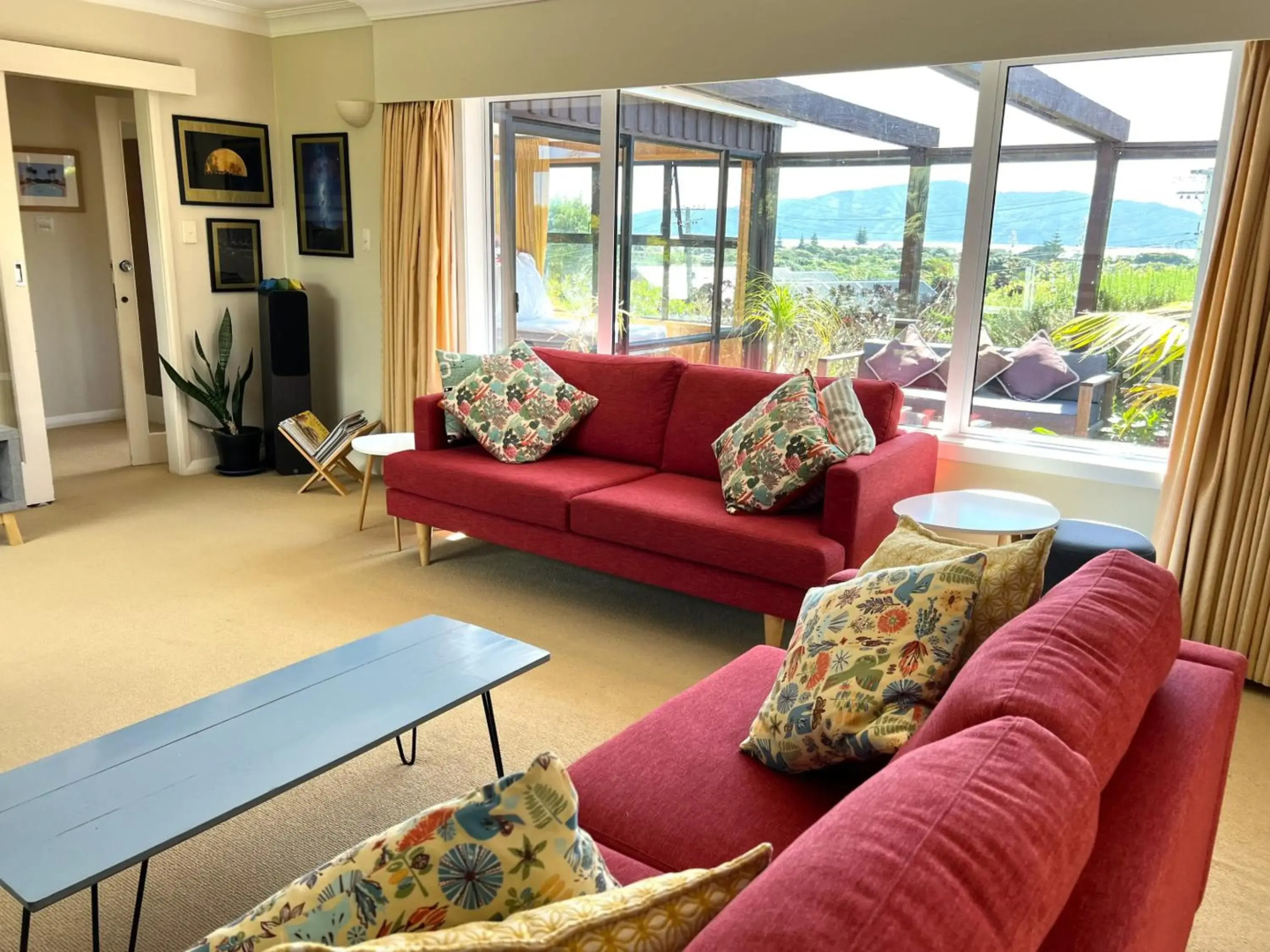 Tranquility Base - Waikanae Beach Holiday Home