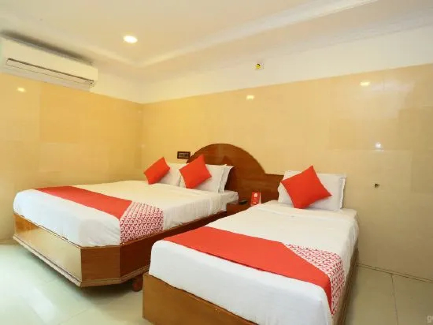 OYO 16388 Hotel Jeyam