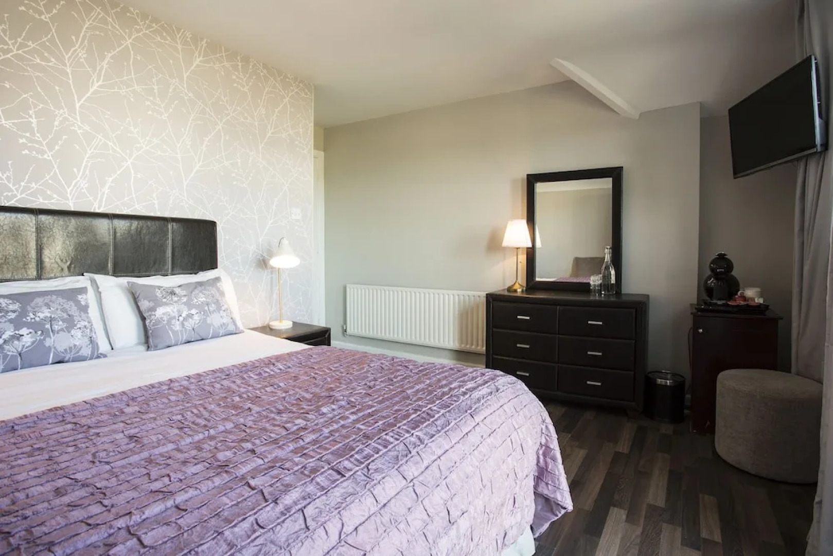 Maddens Bridge Bar, Restaurant & Guesthouse