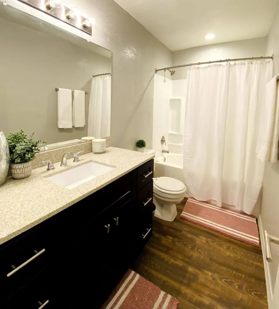 Evie's Campus-close 2 bedroom luxury