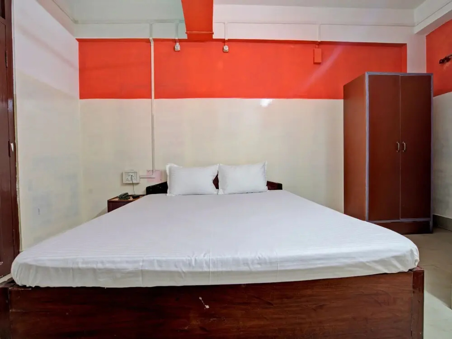 SPOT ON 45004 Hotel Royal Orchid