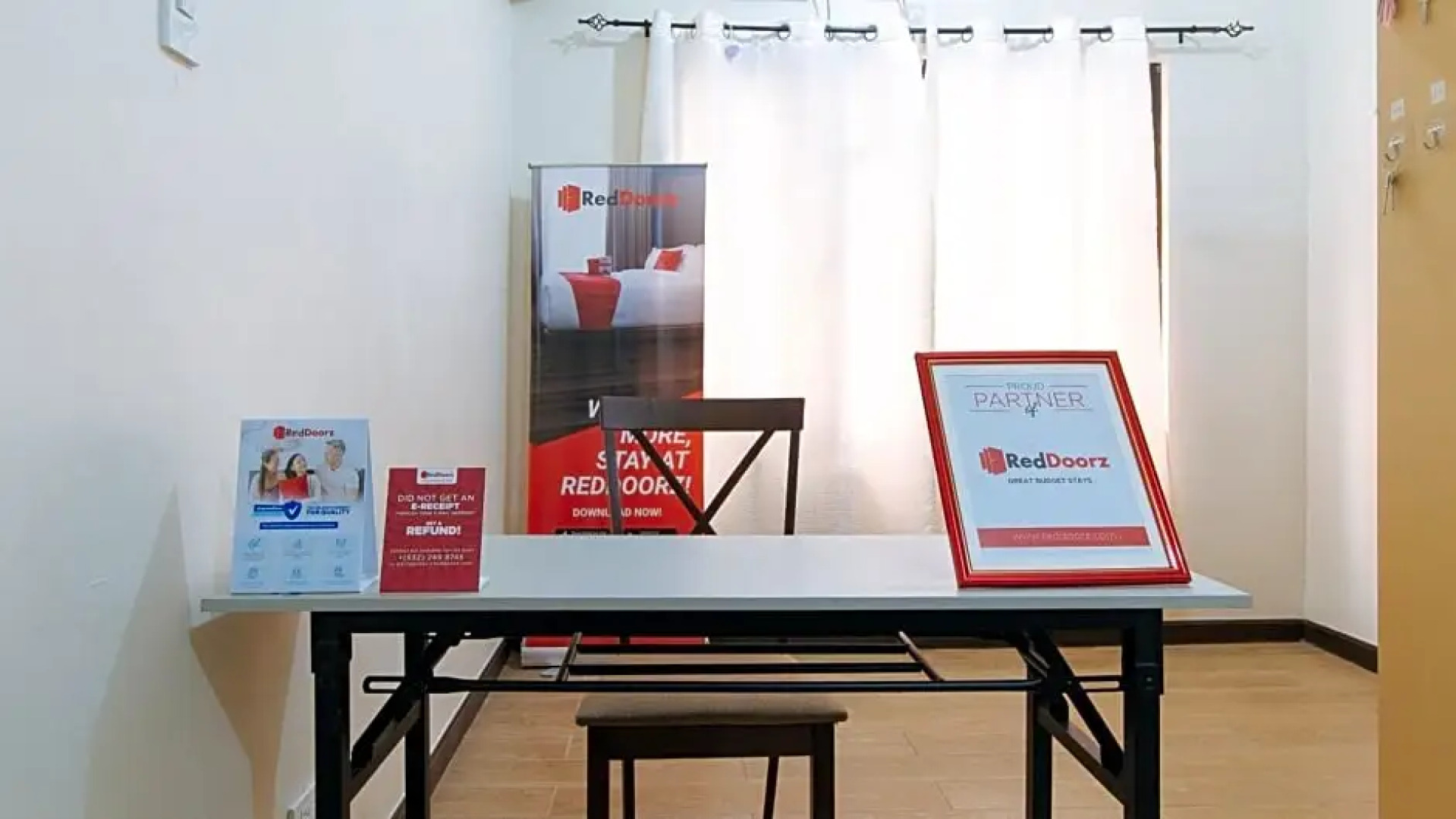 RedDoorz @ Don Martie Beach House Naic Cavite