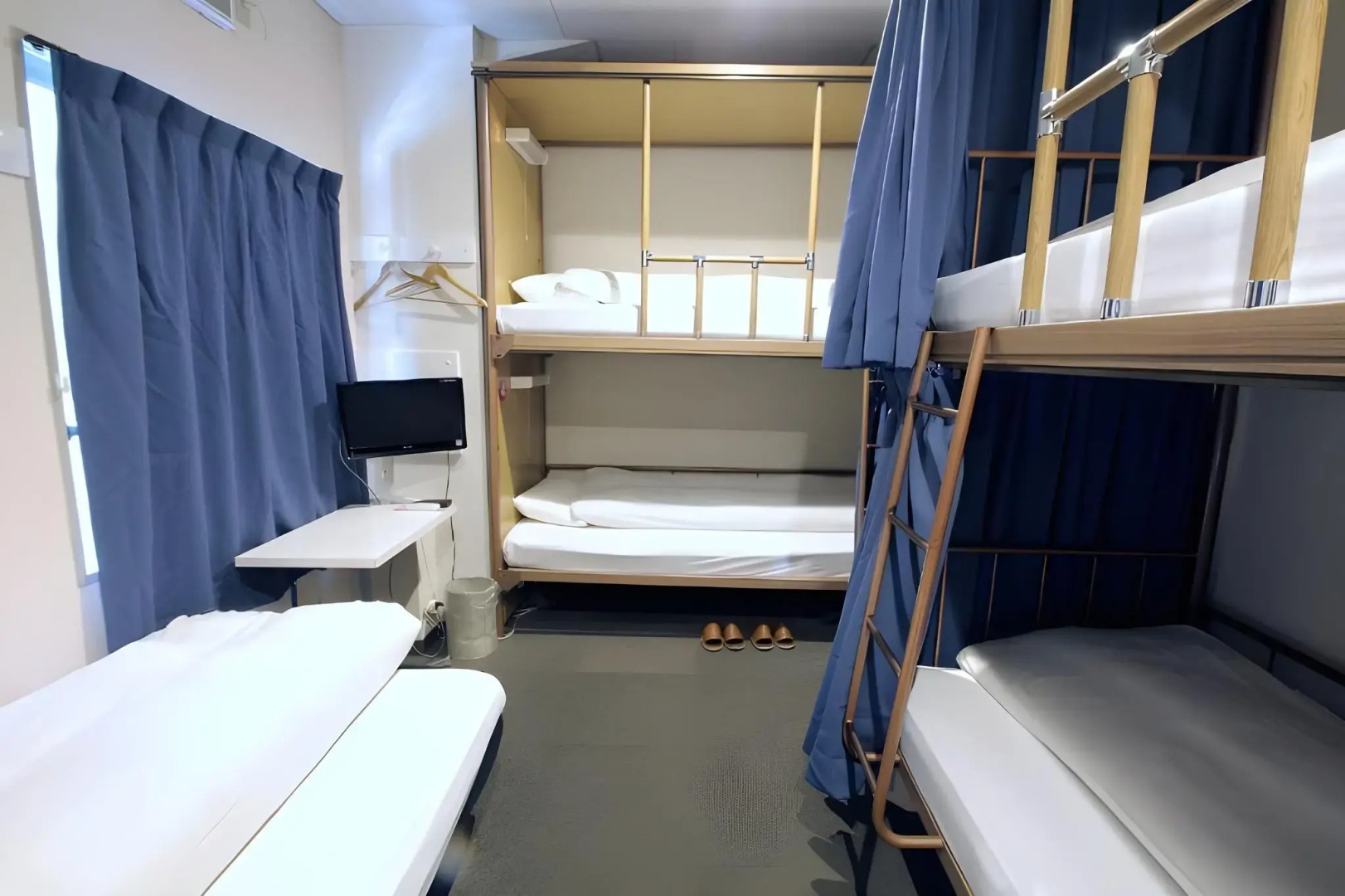 Sakura Hotel Jimbocho - Hostel